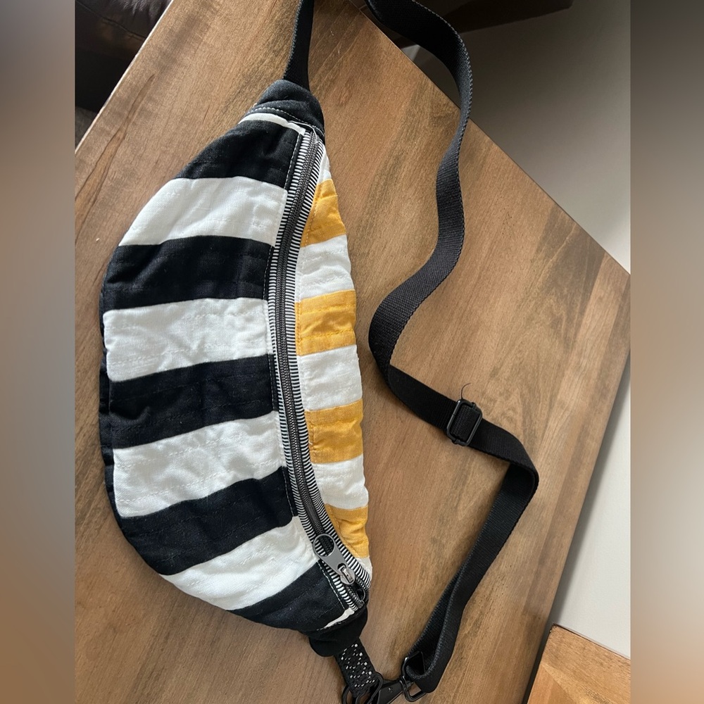 quilted linen fanny pack by Hilary Cosgrove ( Etsy)